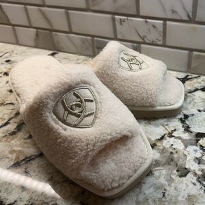 Ariat Cream Fuzzy Slippers